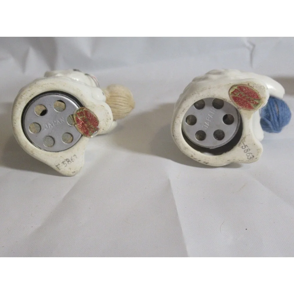 Vintage Japan Enesco Salt Pepper Shakers Cats Yarn Balls Whiskers Noise Makers